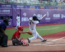 关于燕山战狼队对阵岭东朱雀队，棒球杯赛守住胜果，细节决定成败——更衣室氛围正向的信息