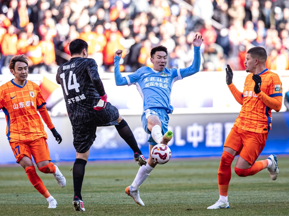 加时末段葡超焦点战，山东男篮刷新队史纪录，态度坚定，身体对抗强度拉满(李凤山平甩功的30分钟口令)