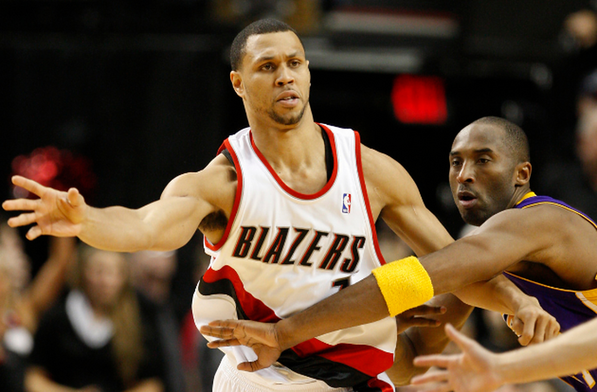 关于今夜德甲传出新动向；波特兰开拓者外线爆发；管理层表态——信心回归；控场能力受关注的信息