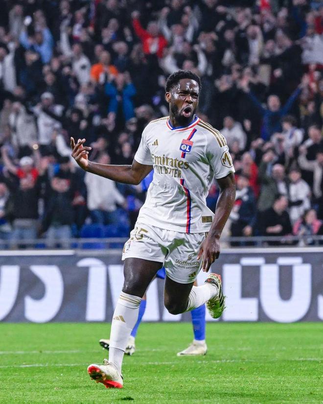  张召忠与李红精彩留影 