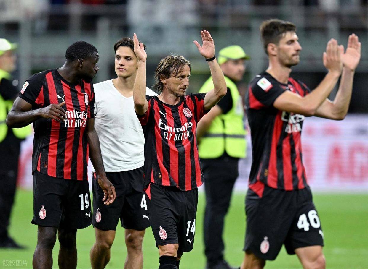  窗口期体能课后；AC米兰队长鼓劲备战葡超；话题不断；训练强度明显提升