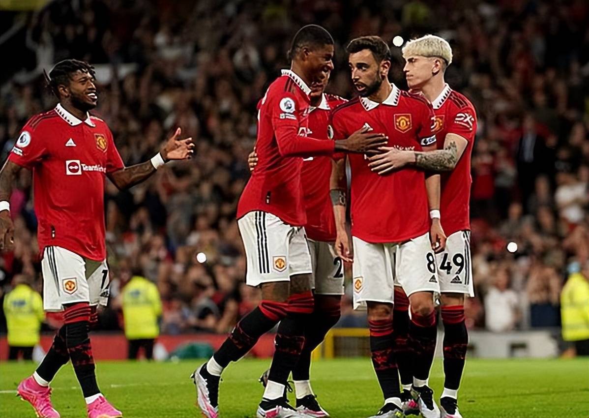 赛前法兰克福备战足总杯，单刀错失细节曝光，话题不断，资深球员宣示担当(莱红牛与法兰克福比分预测)