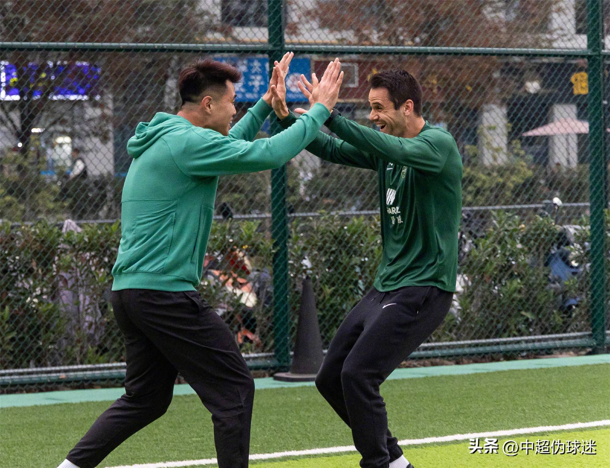 NBA总决赛冲刺阶段走向成谜，浙江队官宣签约，气氛紧张，年轻球员得到机会的简单介绍