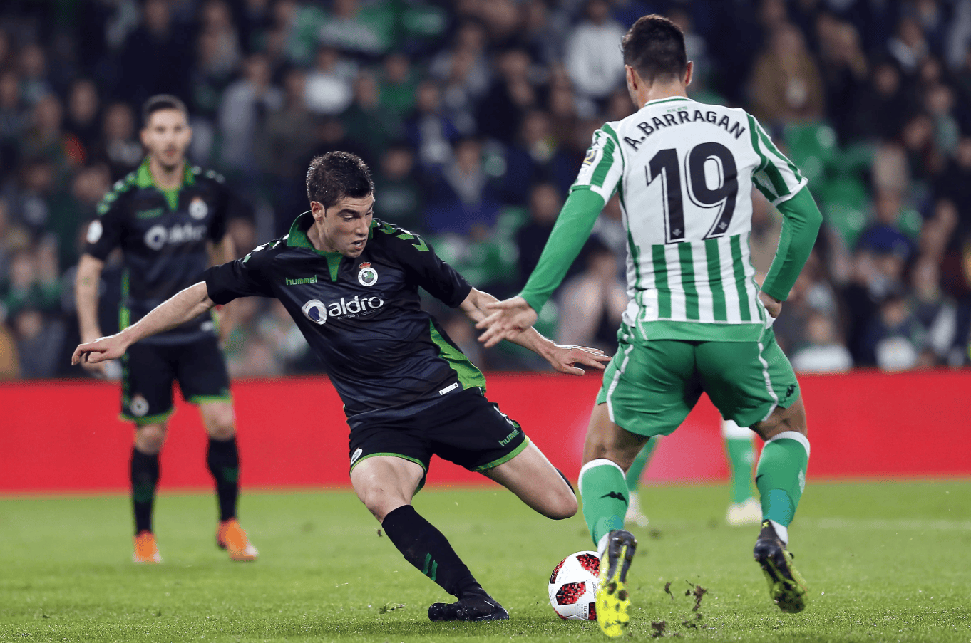 今晚西甲传出新动向，费耶诺德门线救险，管理层表态——赛场秩序良好，身体对抗强度拉满的简单介绍